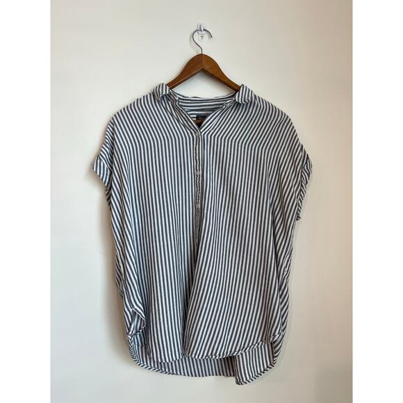 Abercrombie & Fitch Navy Striped Button Down Cap Sleeve Shirt Women Size Medium - Picture 1 of 8